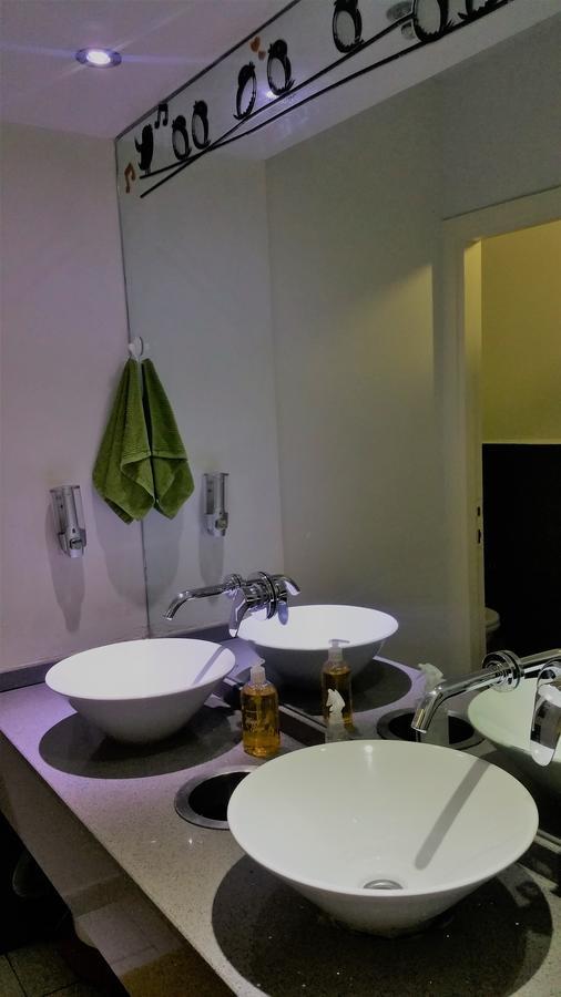 German Colony Guest House- Private And Dorm Rooms Haifa Luaran gambar